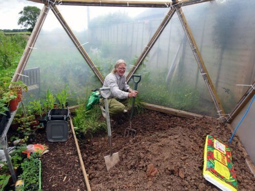Build A Cheap Greenhouse To Grow Garden Produce All Year Round