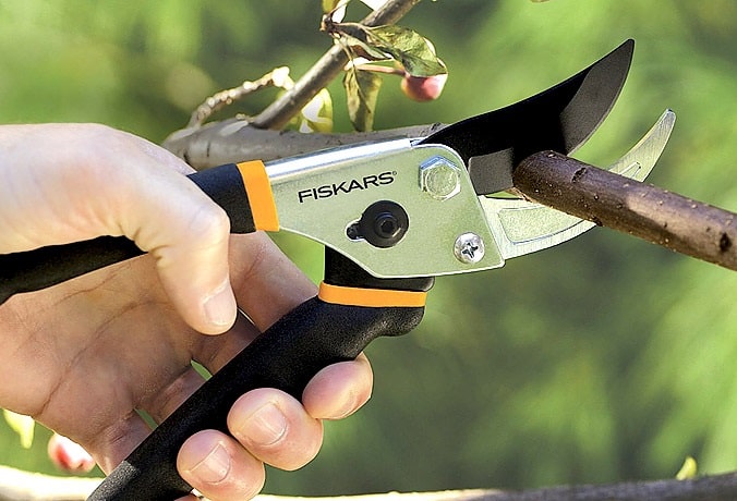 Fiskars Pro Bypass Pruner 5.5 In Shears Garden Cutting Branches Stems Slip-Free 