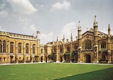 Cambridge-University-(England)